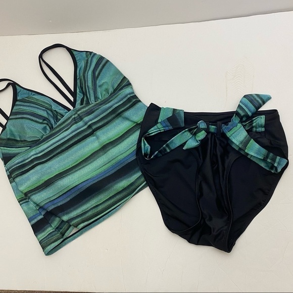 CROFT & BARROW TWO PIECE SWIM SUIT 8 - Picture 1 of 6